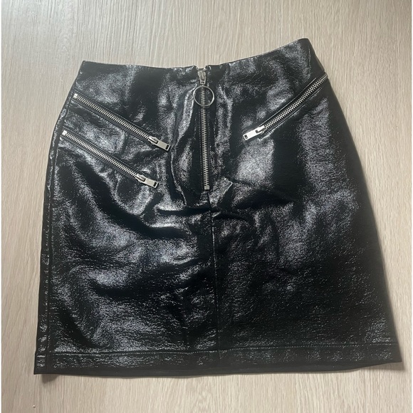 US 2 faux leather black mini skirt - Picture 6 of 6